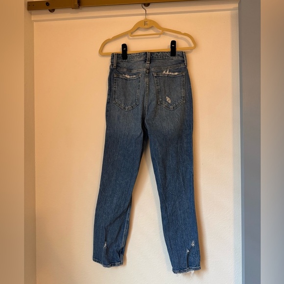 Abercrombie Distressed Curve Love High Rise Mom Jeans- Size 27 - Picture 7 of 8